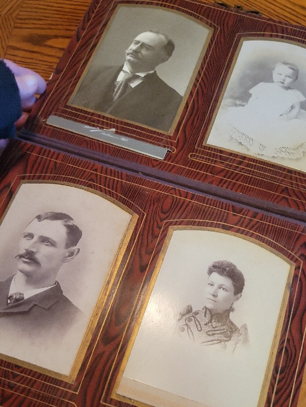 Antique Velvet Parlor Photo Album~ Velvet~ 46  Photos - Picture 9 of 12